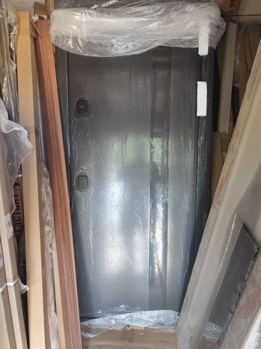 Продам Вхідні металеві двері утепленні нові з терморозривом