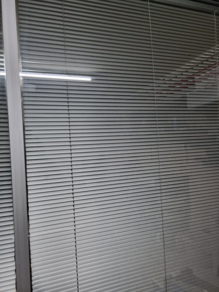 2 Vidros de divisórias em aluminio