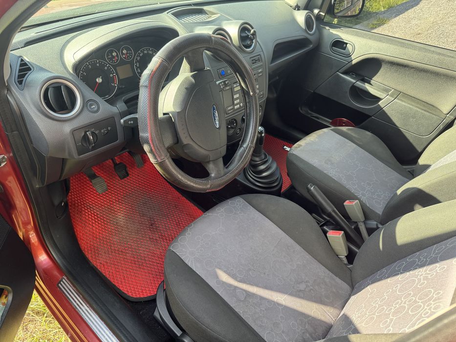 Продам Ford Fiesta 2006 рік 1.3 Бензин після ДТП!