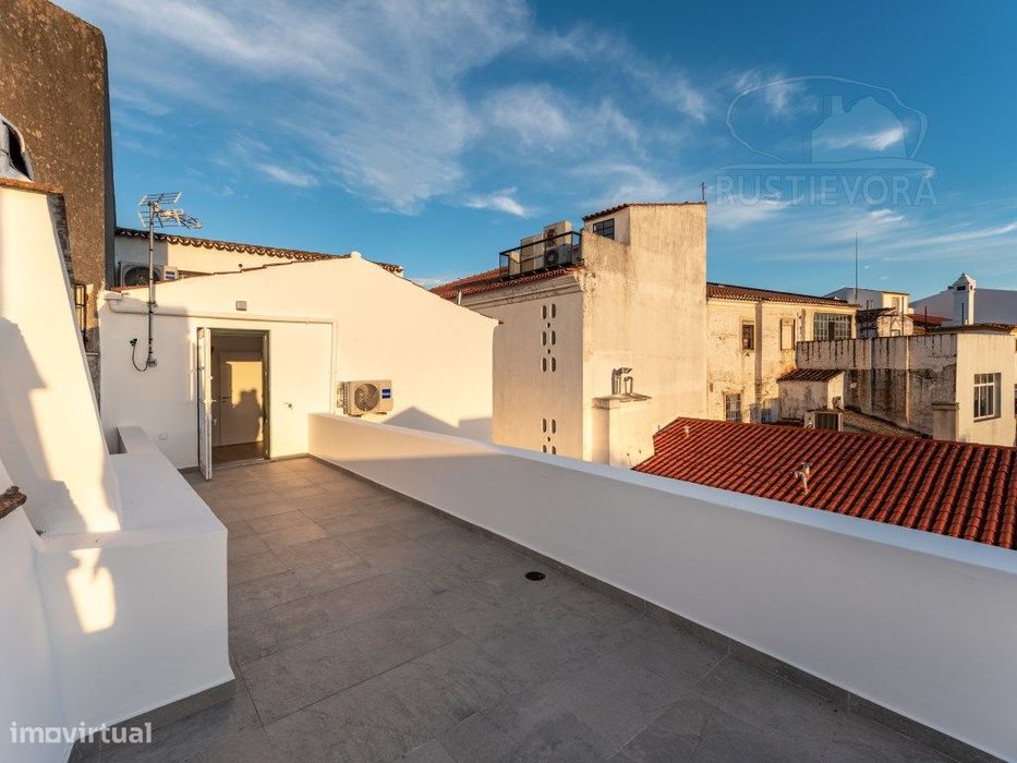 Apartamento T3, 2º andar com terraço