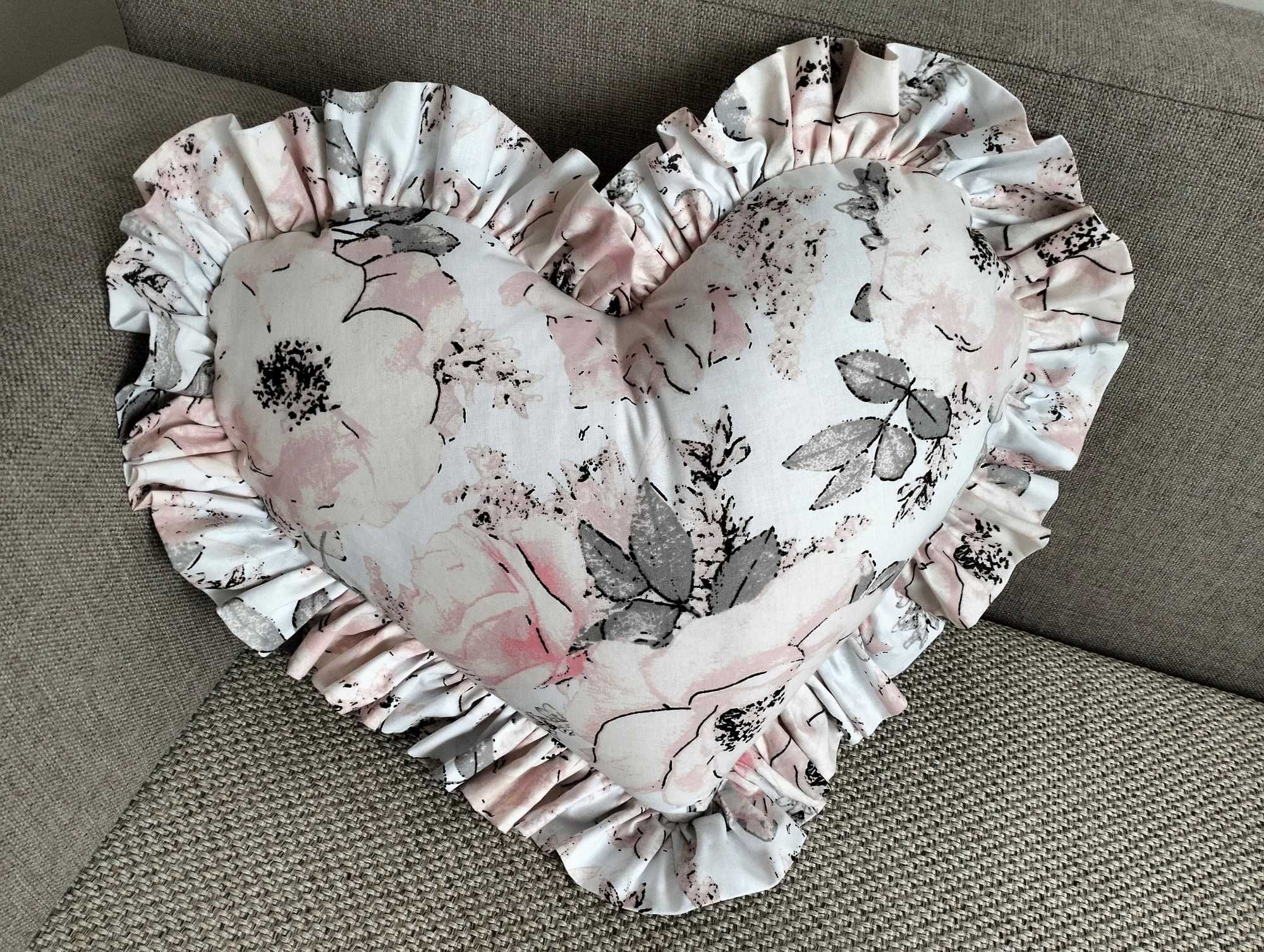 poduszka w kształcie serca serce z falbaną