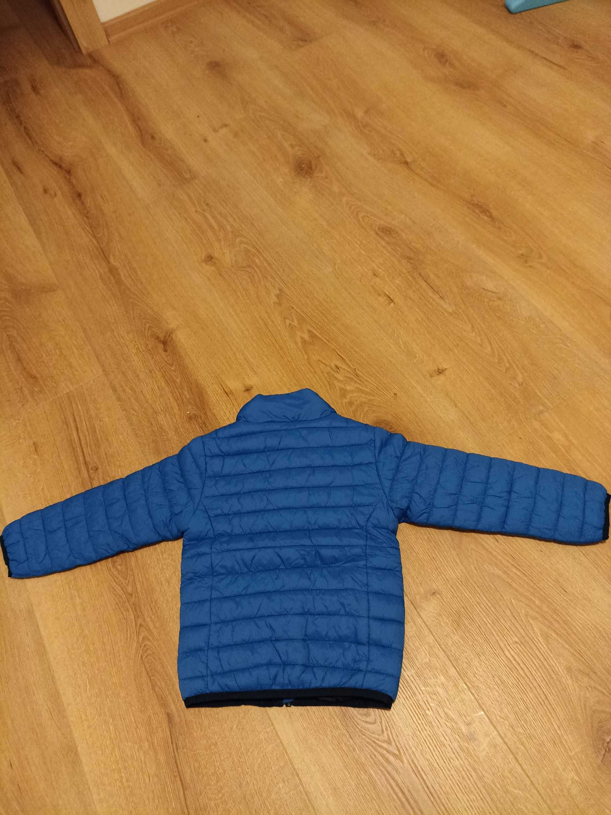 Niebieska kurtka przejściowa dla chłopca rozmiar 104