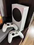 Xbox series s z dwoma padami