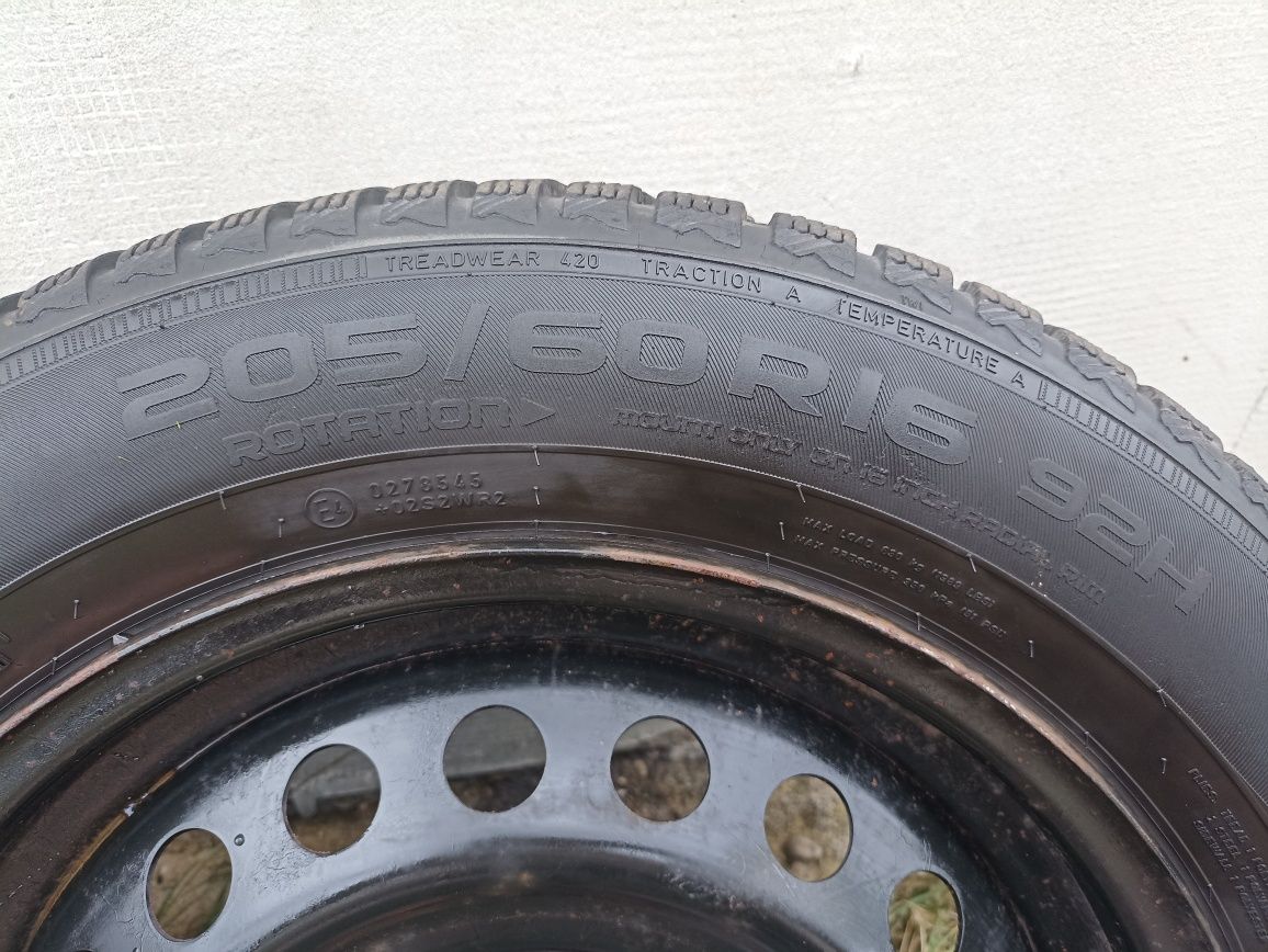 Opony Nokian Zimowe felga 5x114,3 Nissan juke