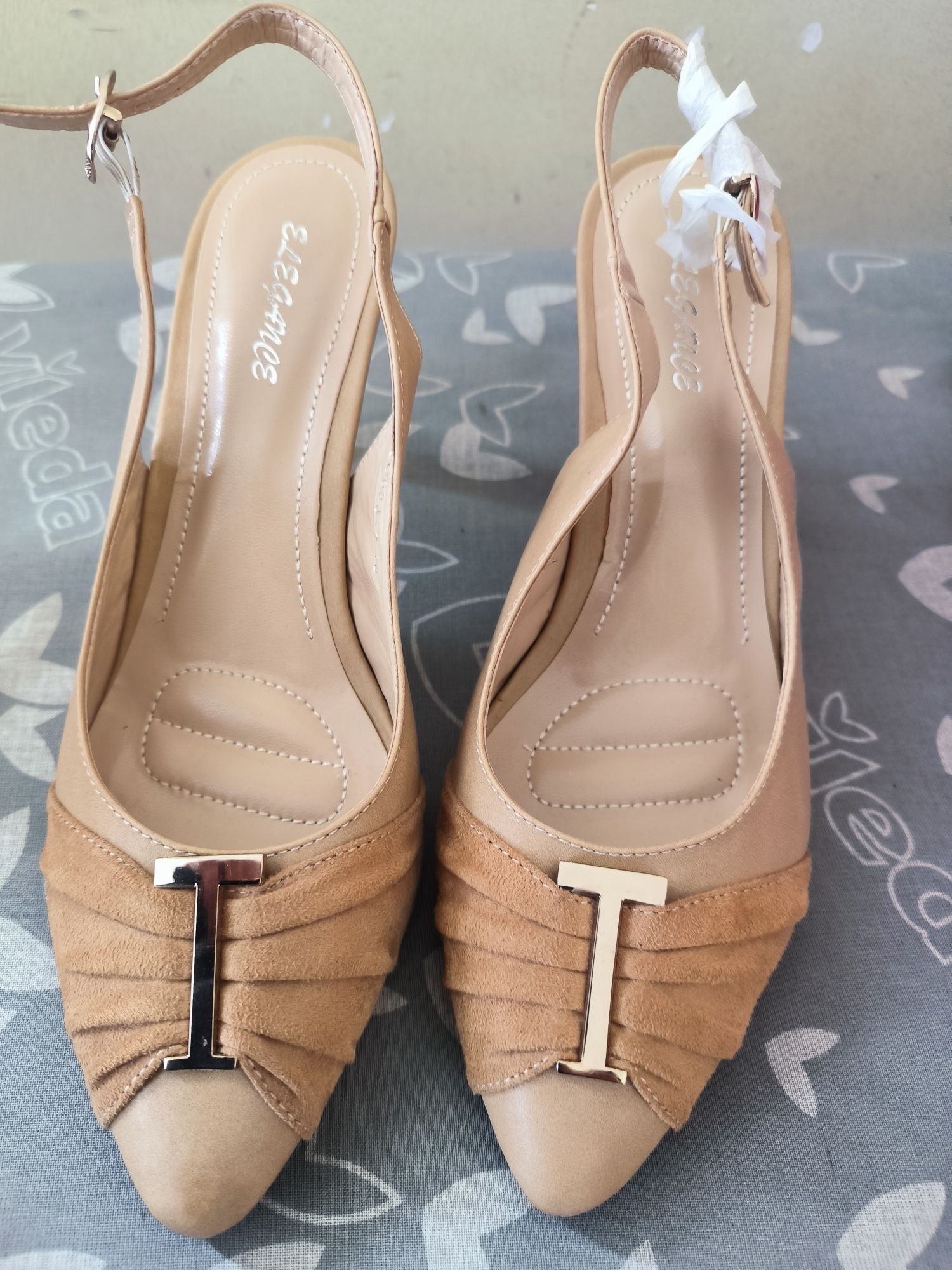 Buty, szpilki beżowe 39,5-40