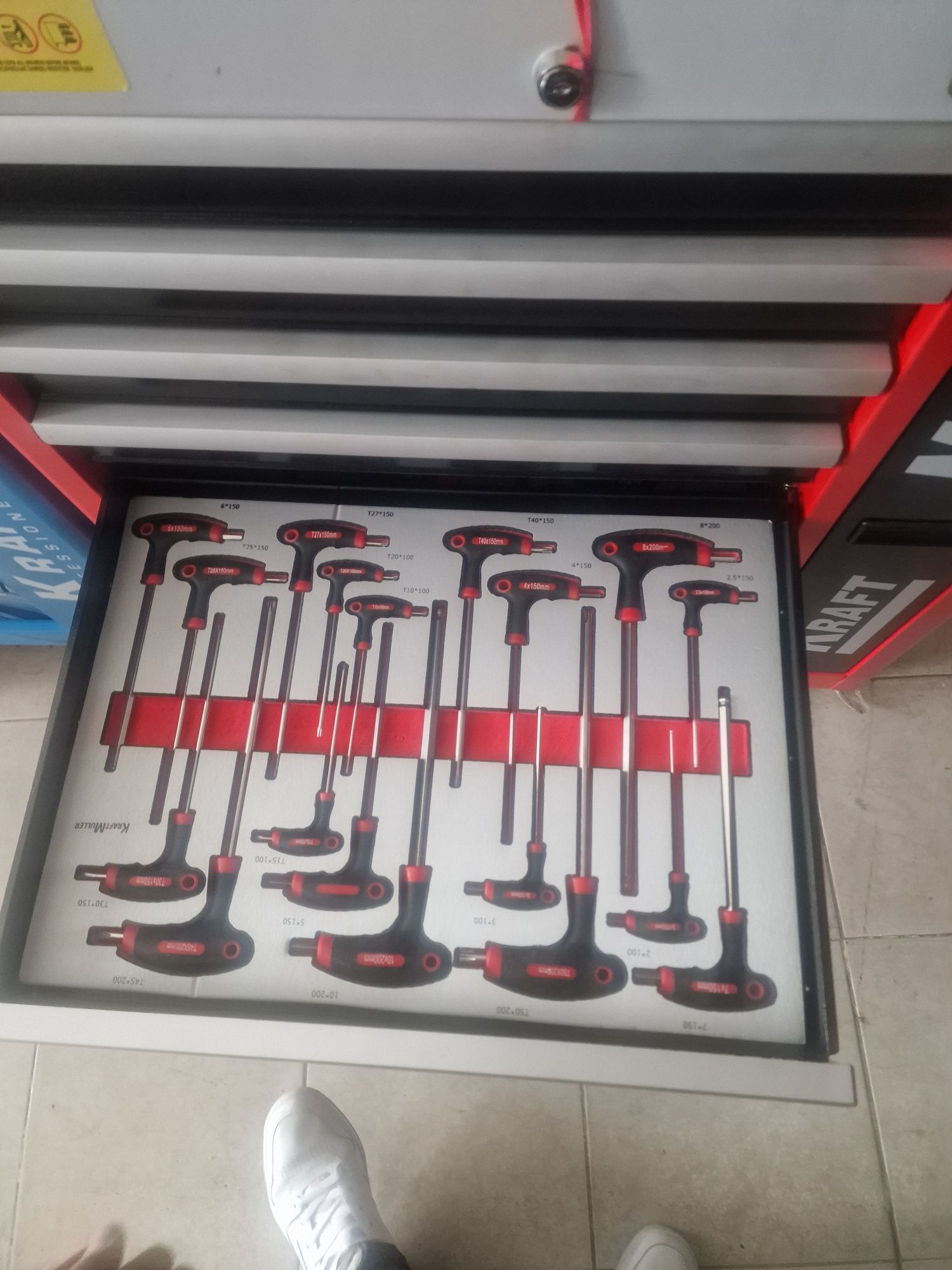 Carrinho de ferramenta de 8 gavetas 7 completas novo