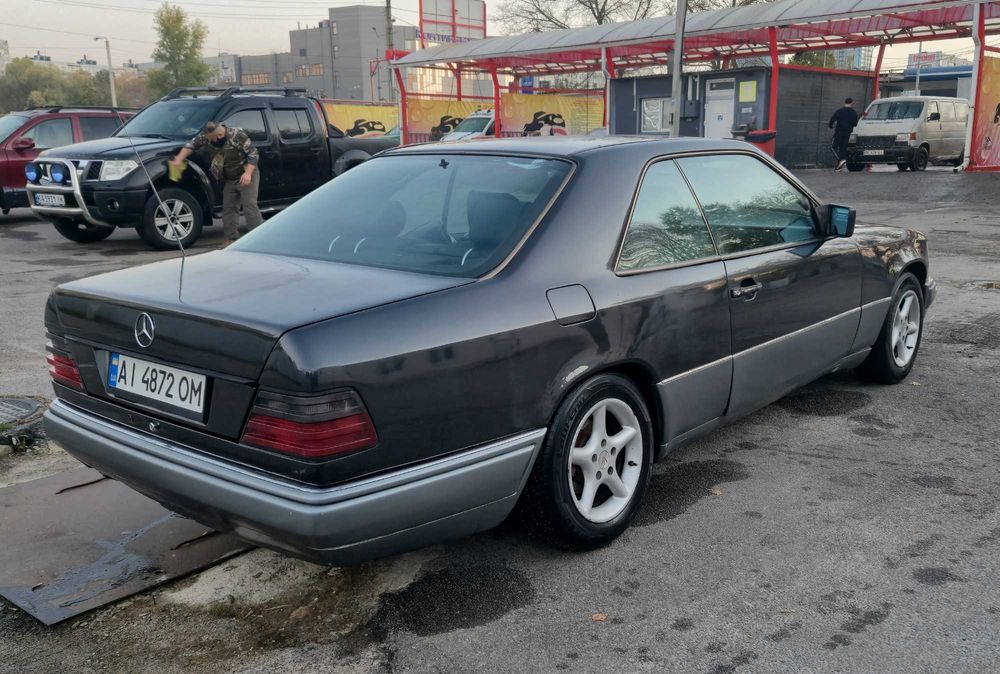 Mercedes 124 Купе в гарному стані