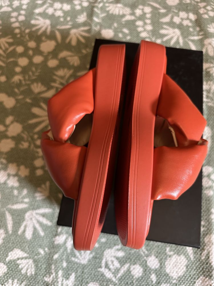 Chinelos laranja escuro Lola Casademont novos