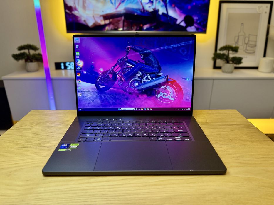Asus rog zephyrus G16 OLED, rtx4070, ultra 9, 240hz