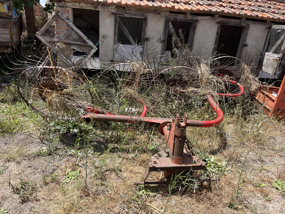 Vendo trator com alfaias