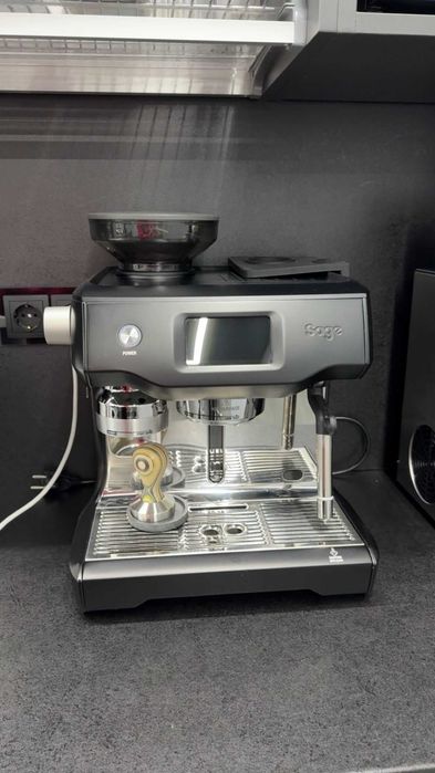 Kolbowy ekspres do kawy Sage SES990BTR