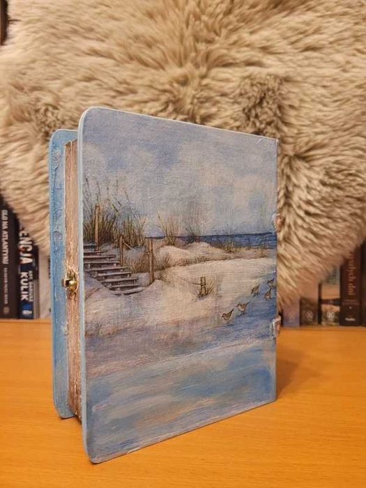 Morska skrzynka w formie książki – ozdoba i schowek w jednym