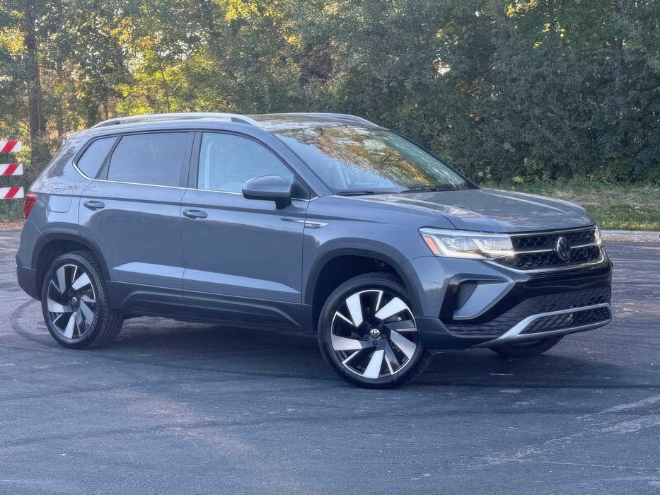 Volkswagen Taos      2024