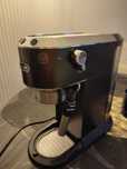 Ekspres kolbowy DELONGHI Dedica Style EC685.BK
