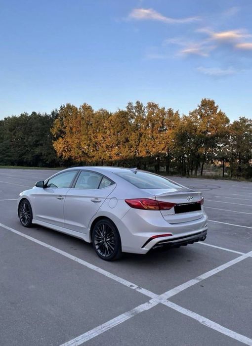 Оренда авто Hyundai Elantra 2600 неділя