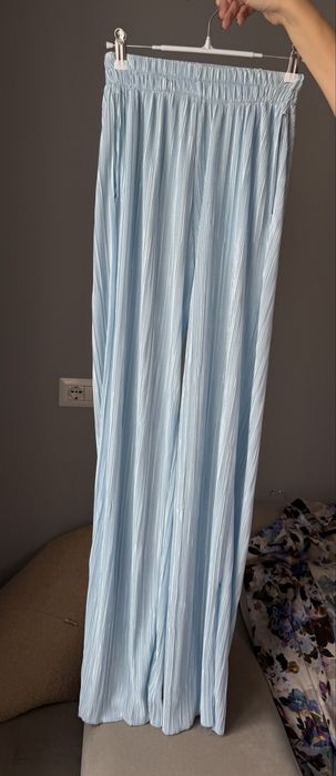 Голубий костюм від Twice