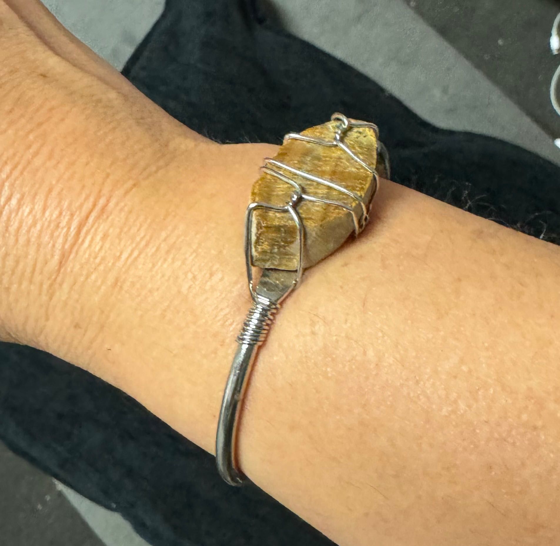 Pulseira em aço com pedras