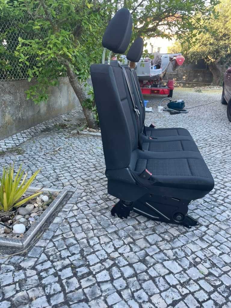 Banco triplo para Mercedes Vito 2021.