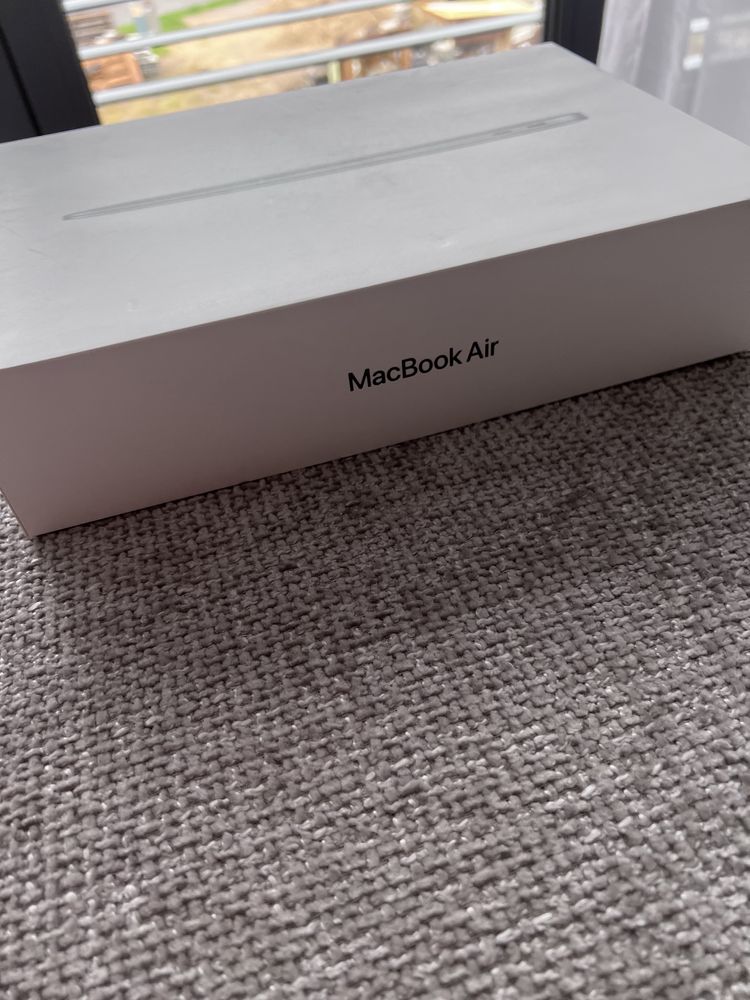 Apple MacBook Air M1 MGN63ZE/A stan idealny