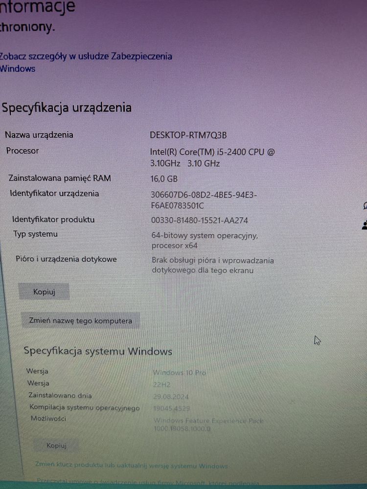 Komputer stacjonarny z monitorem