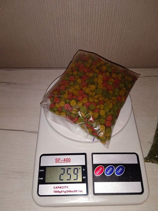 Продам корм для рибок акваріумних ,,за 250 грам за 100 грн.