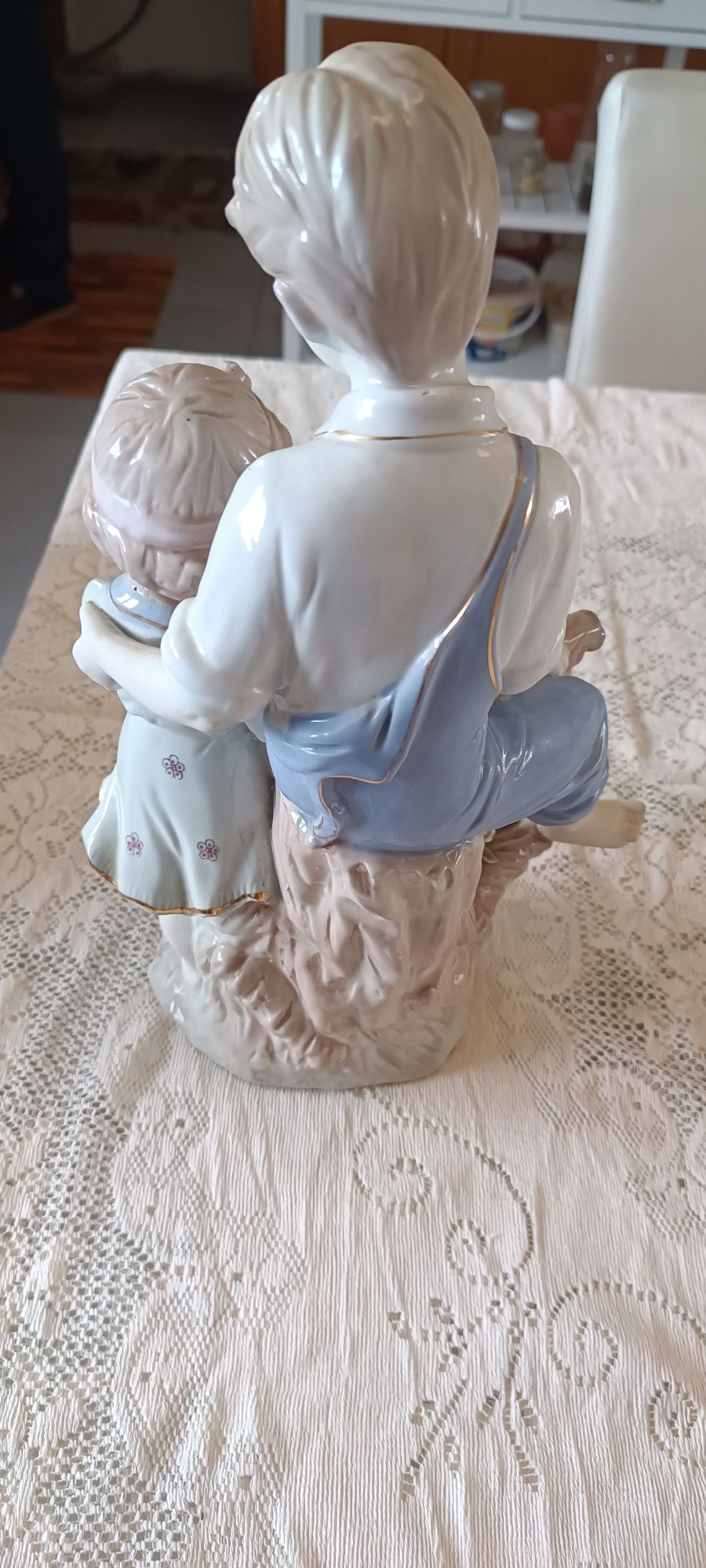 Figura de porcelana meninos