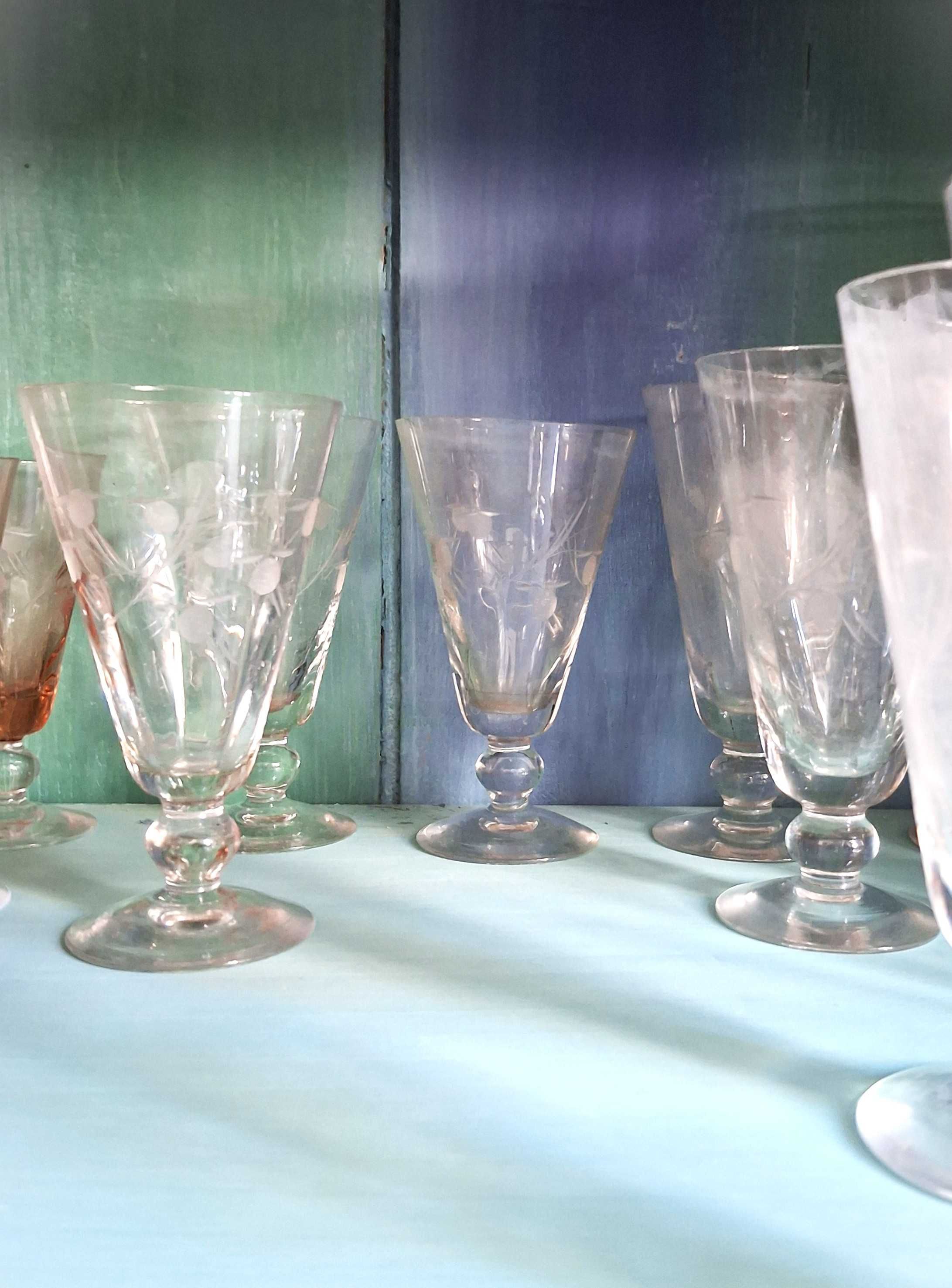 vitrine | aparador recuperado com pintura interior verde azulado