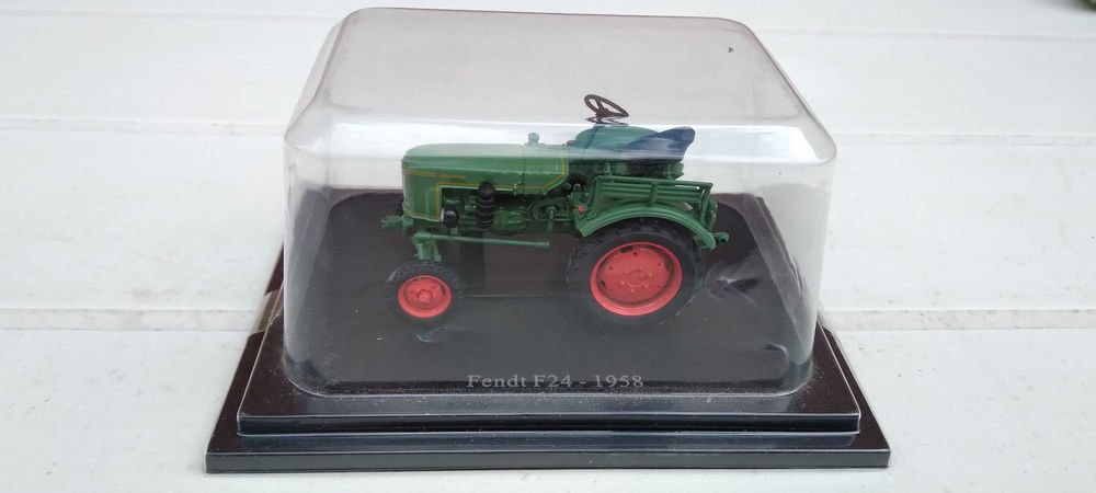 Tratores  : 25 modelos a 7€ cada  (veja lista abaixo)