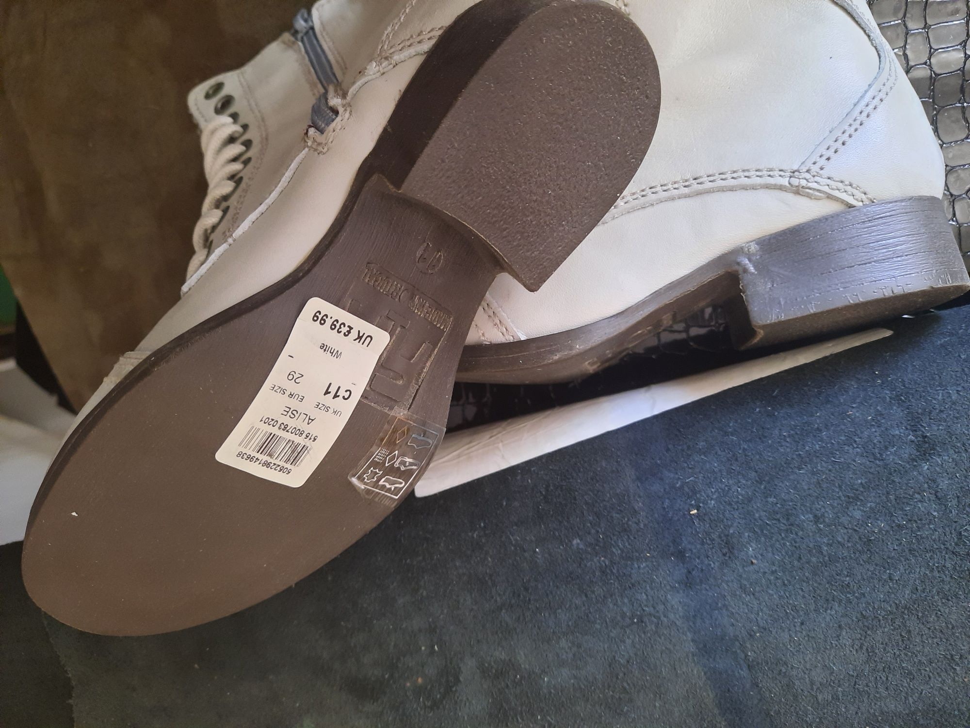 Lote de botas do numero 27 so 35