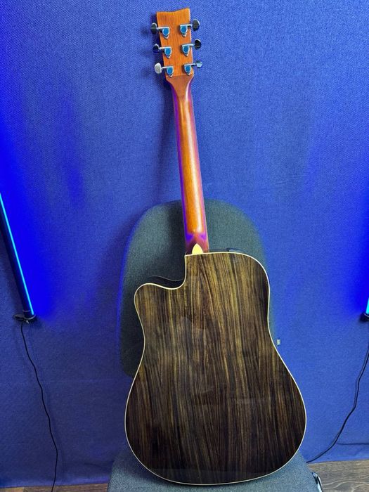 Продам електроакустичну гітару YAMAHA FGX830C