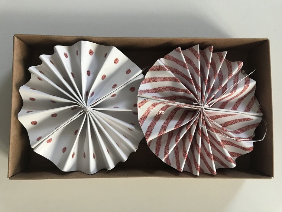 Małe rozetki ozdobne do powieszenia nowe