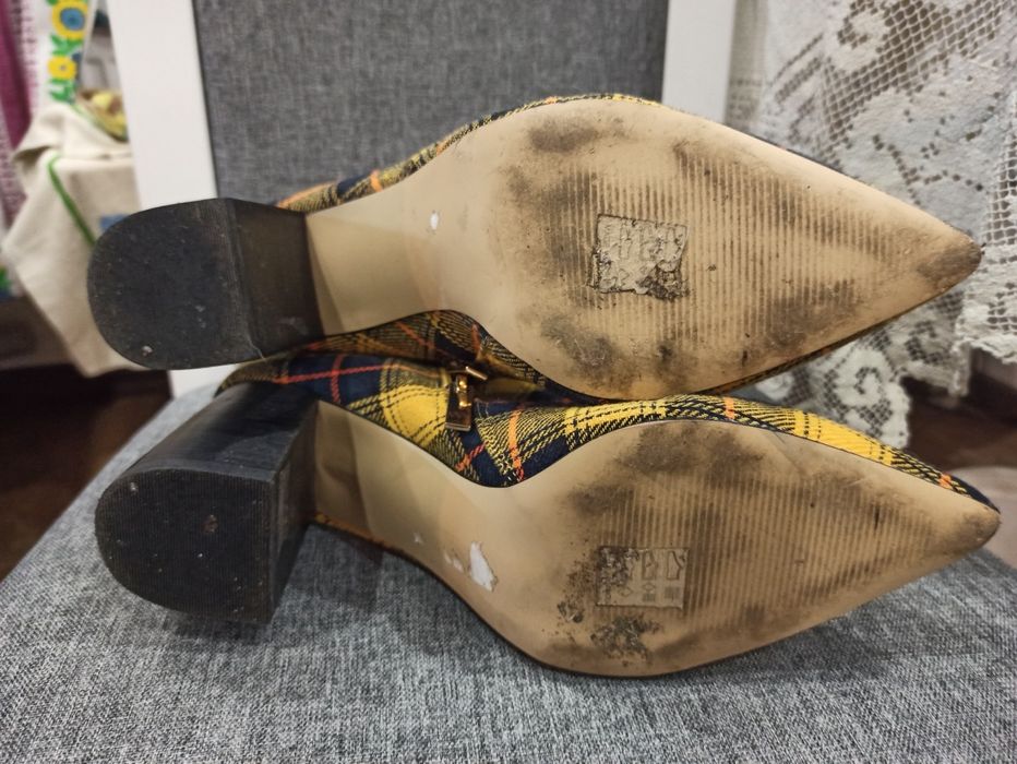 Текстильні чобітки в клітинку