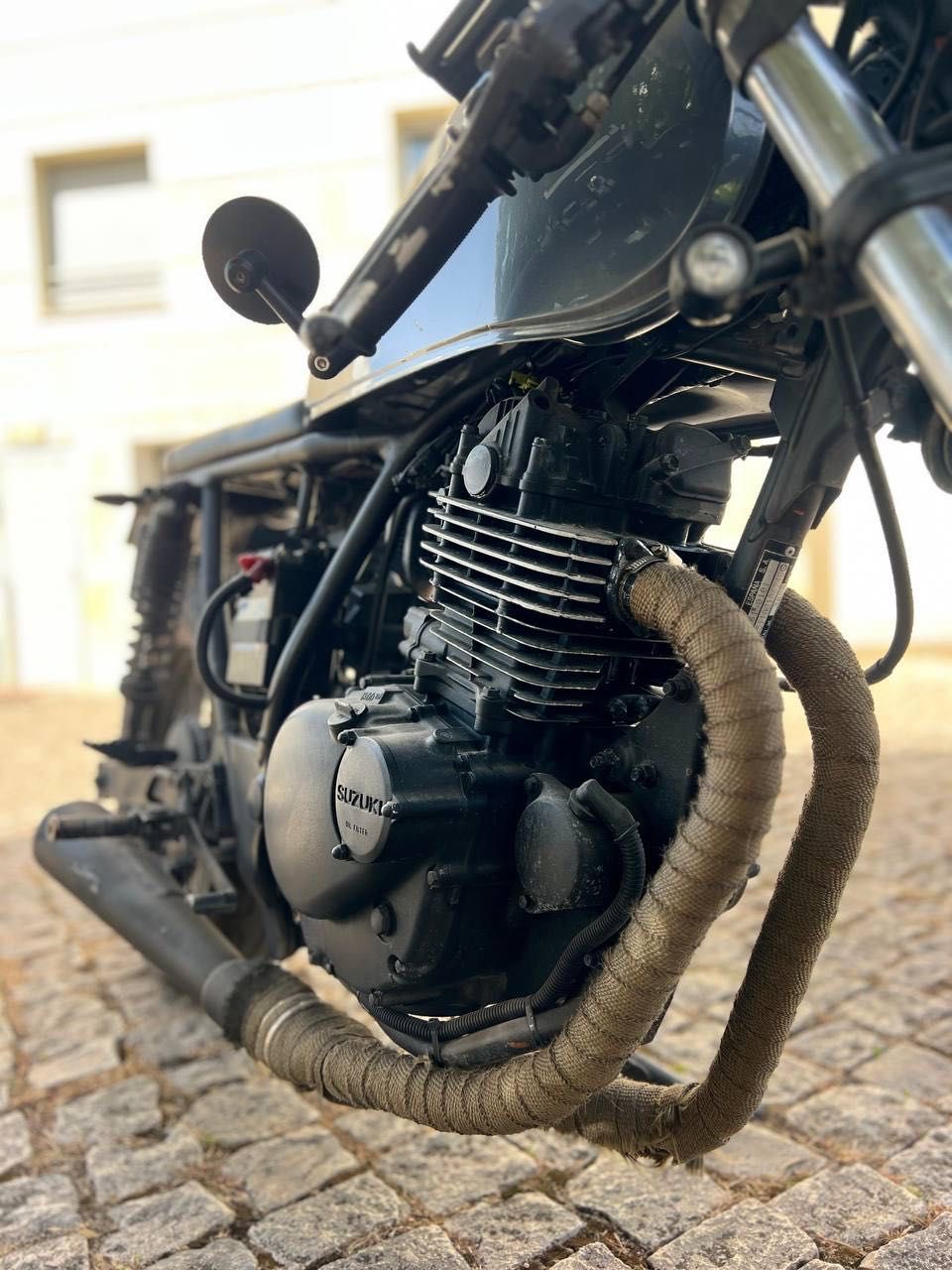 SUZUKI GN250 CAFE RACER
