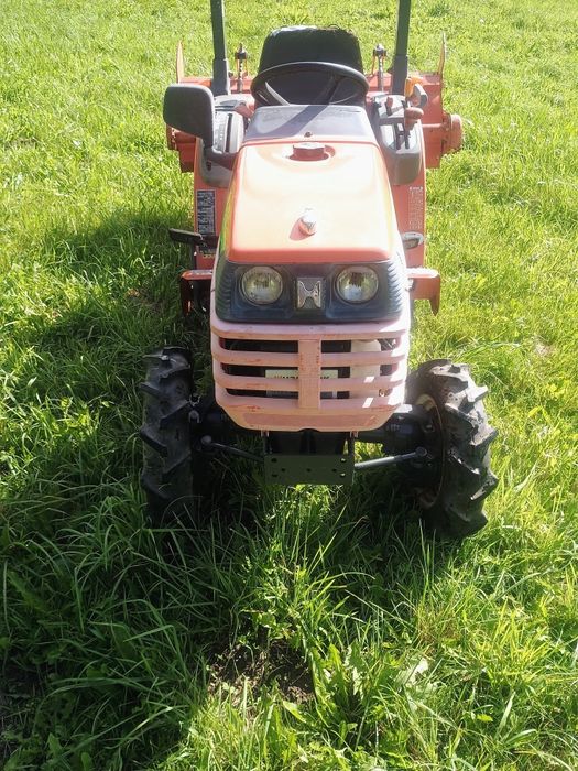 Traktorek Kubota/Hitachi cx 130 z glebogryzarką