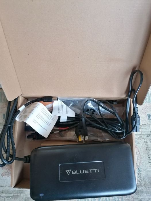 Нова Зарядна станція Bluetti EB70, 1000 Вт, 716 Вт * год