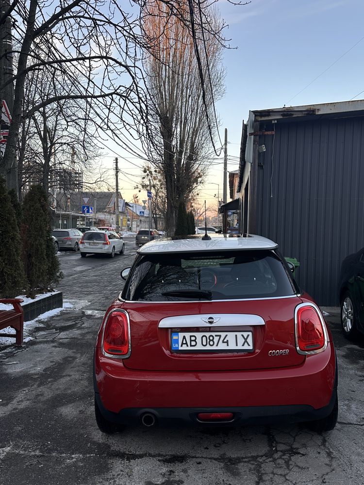 Mini Cooper hatch з панорамним дахом