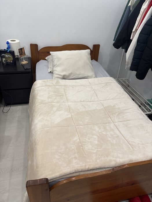 2 camas iguais madeira maciça