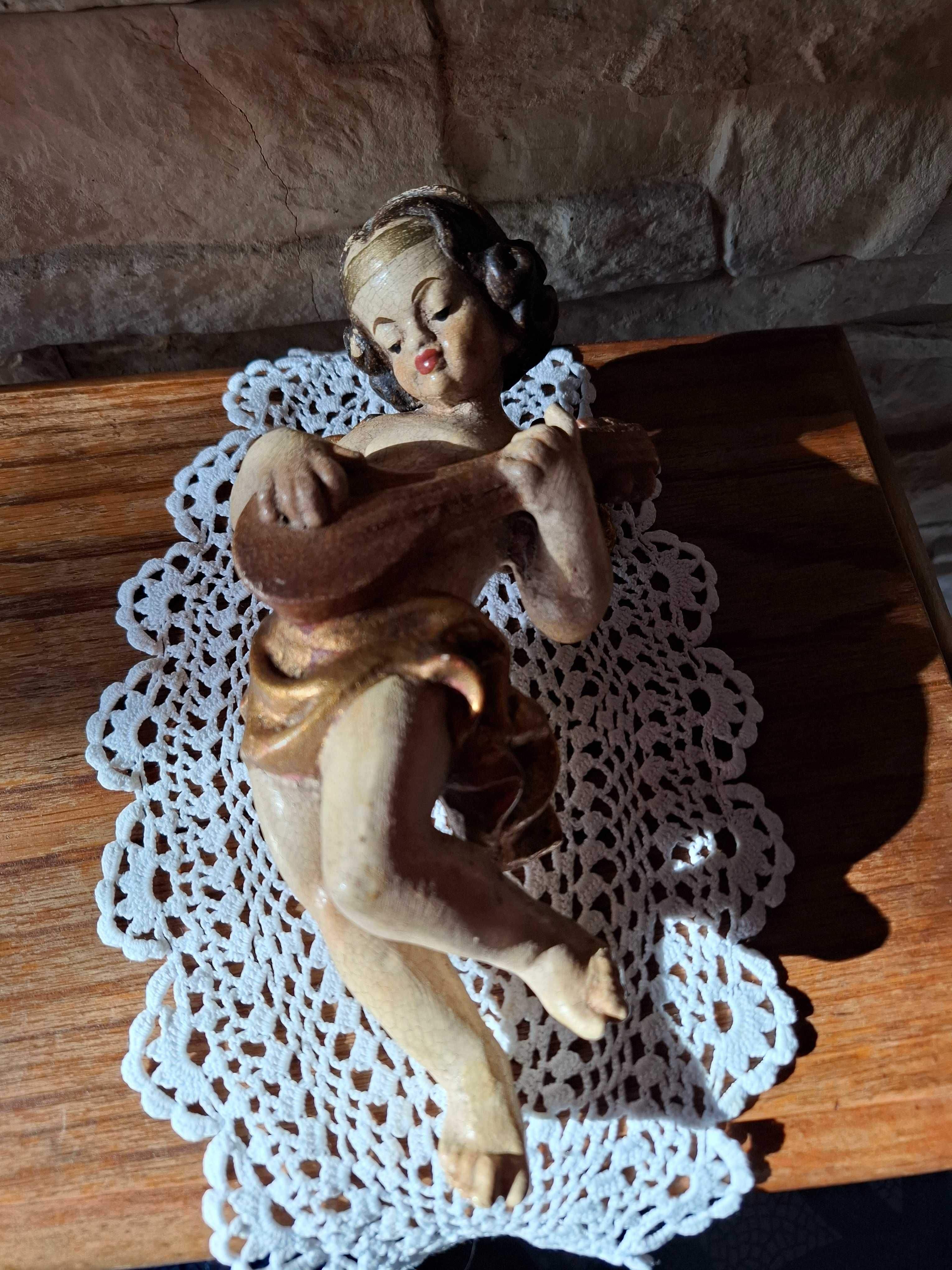 Rzeźba z drewna, polichromia, Anioł Putto, Amor miłości