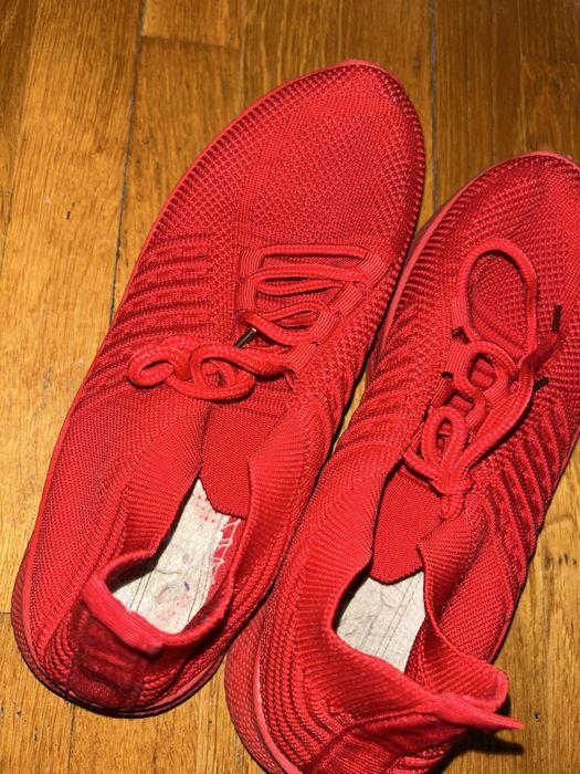 Мокасини червоного кольору