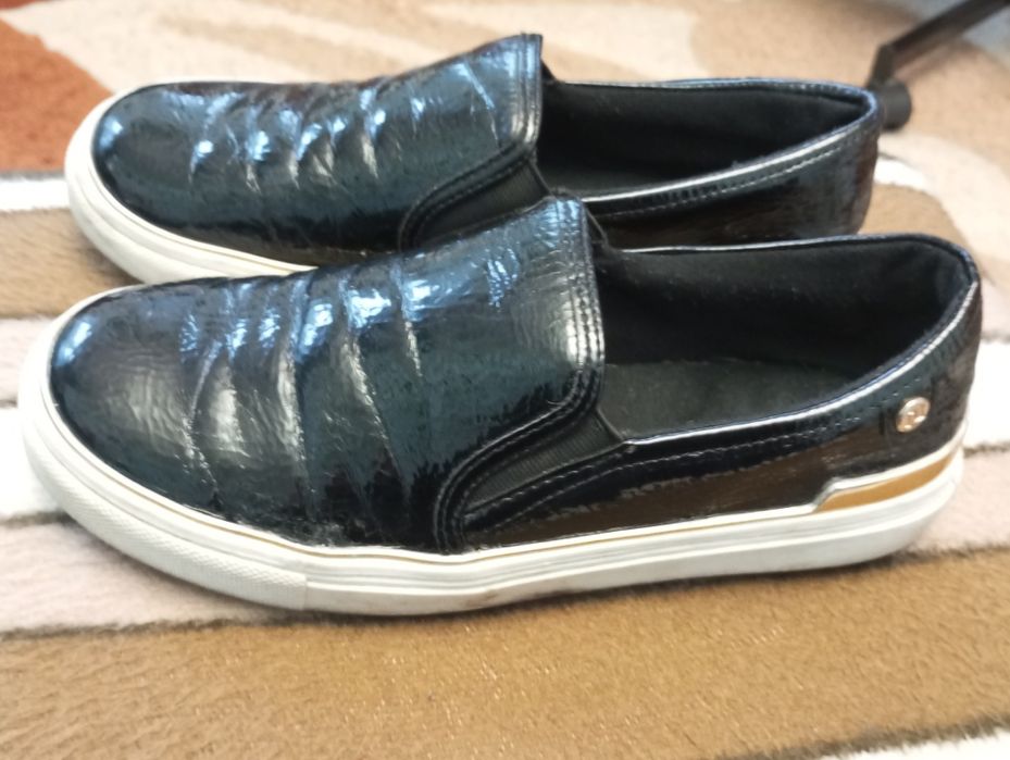 Buty czarne błyszczące