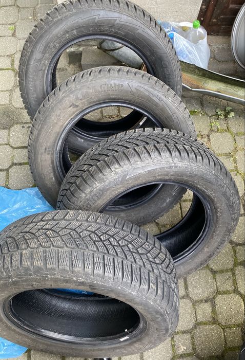 Opony zimowe 215/60/16,, b..dobry bieżnik