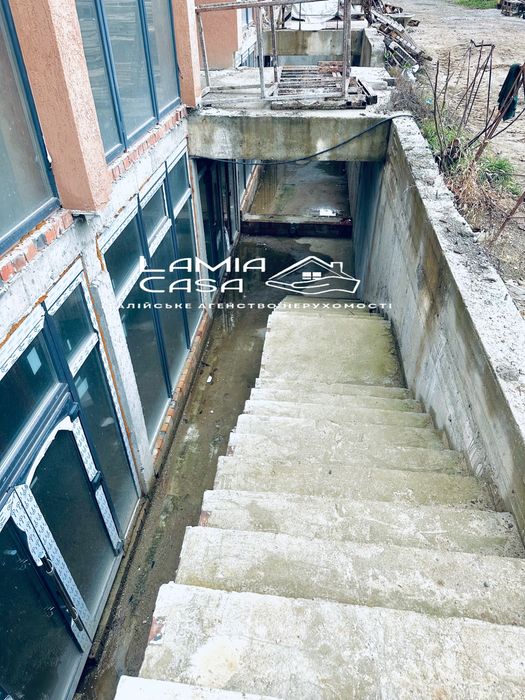 Продаж комерційного приміщення в новобудові по Руській