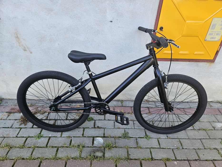 Rower typu dirt / street – czarny mat, gotowy do jazdy!