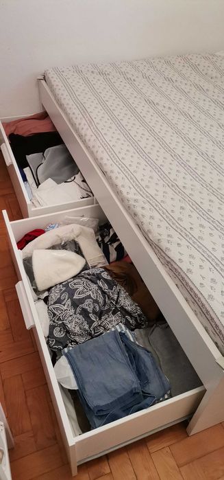Cama de casal como nova