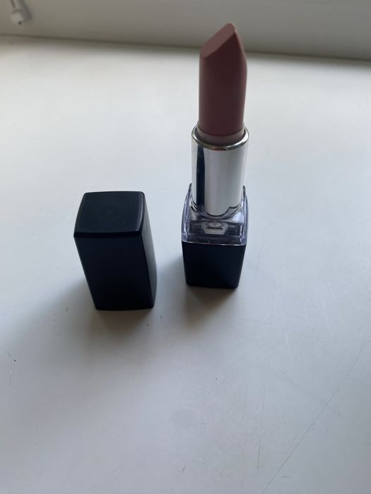 Помада губная матовая