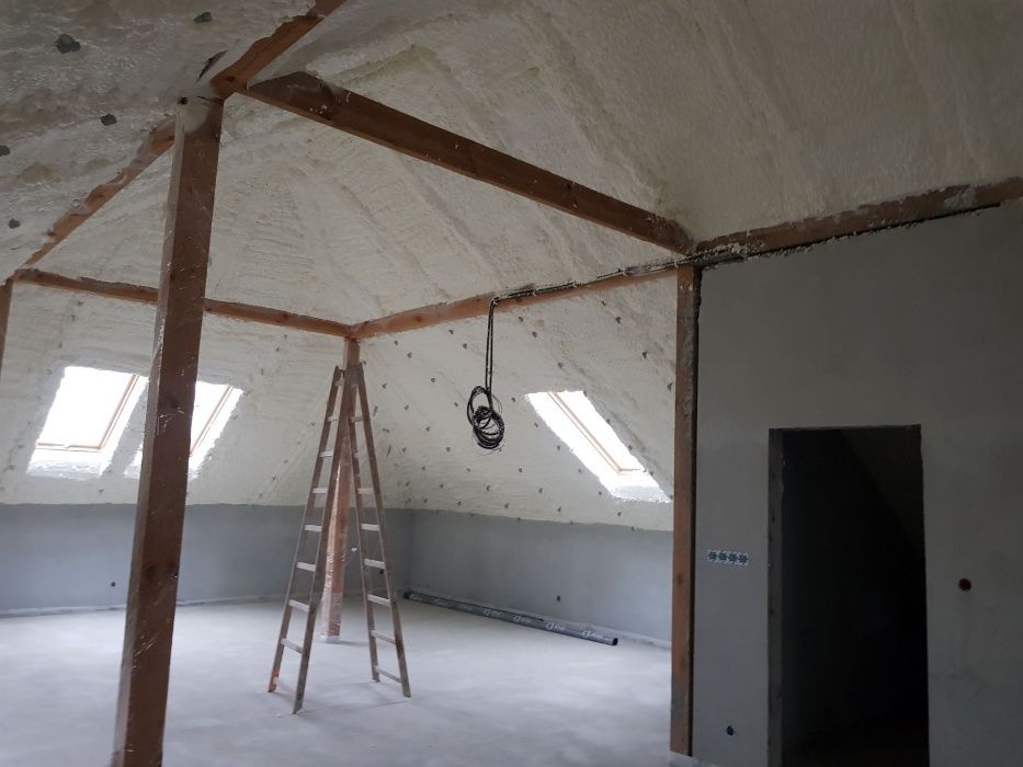 Ocieplenie poddasza, izolacja pianką, docieplenie piana, natrysk PUR