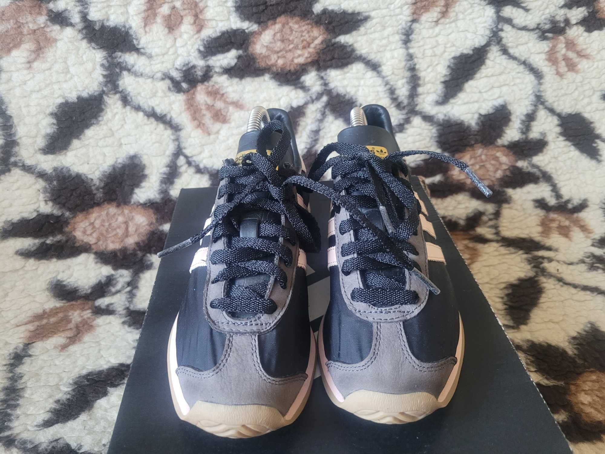 Ekstra lekkie sportowe buty Adidas Country wkł.23,5 cm super stan