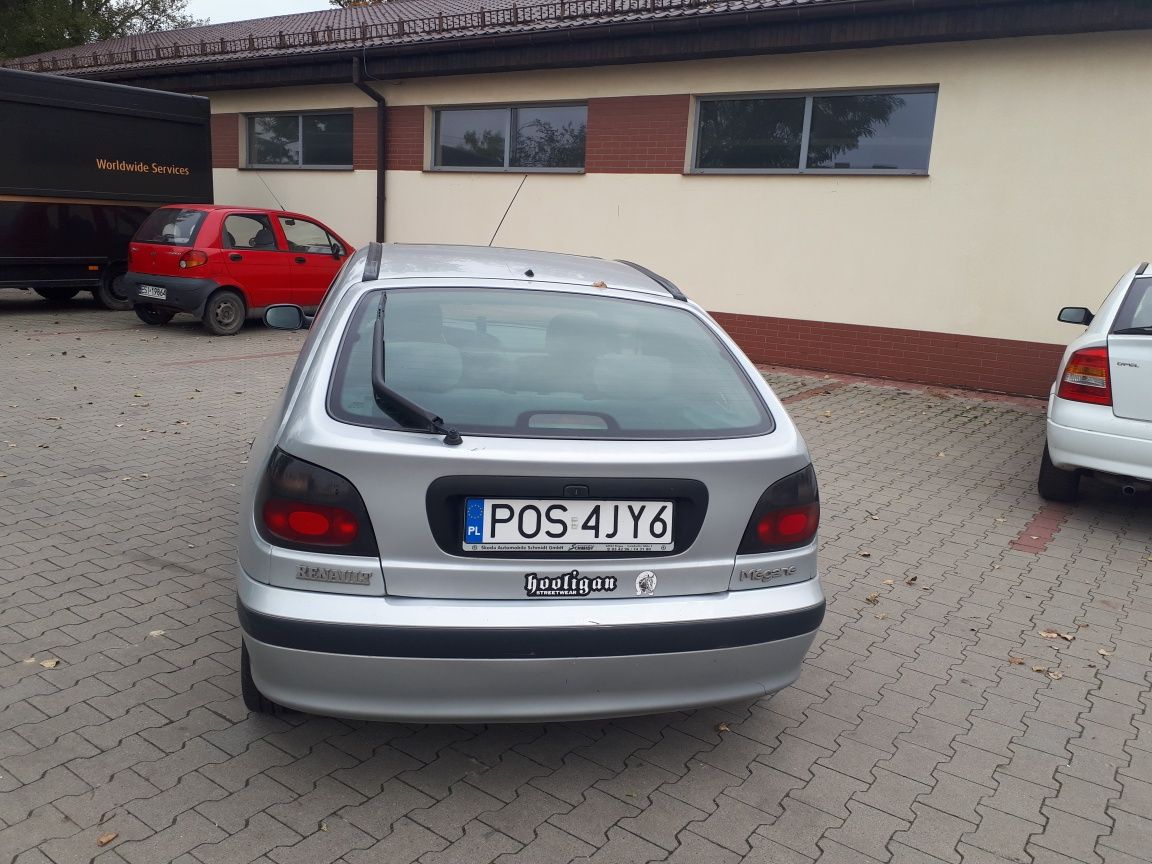 Zderzak przód przedni Renault Megana I 96-1999 KOLOR MV640