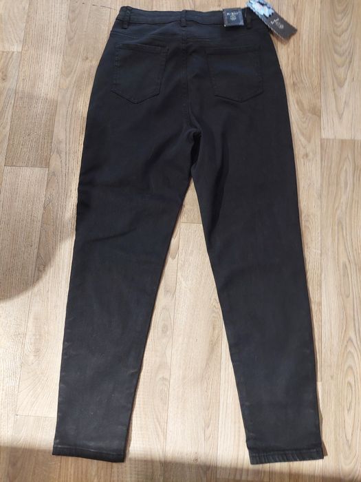 Nowe spodnie czarne jeansy z guzikami M 38