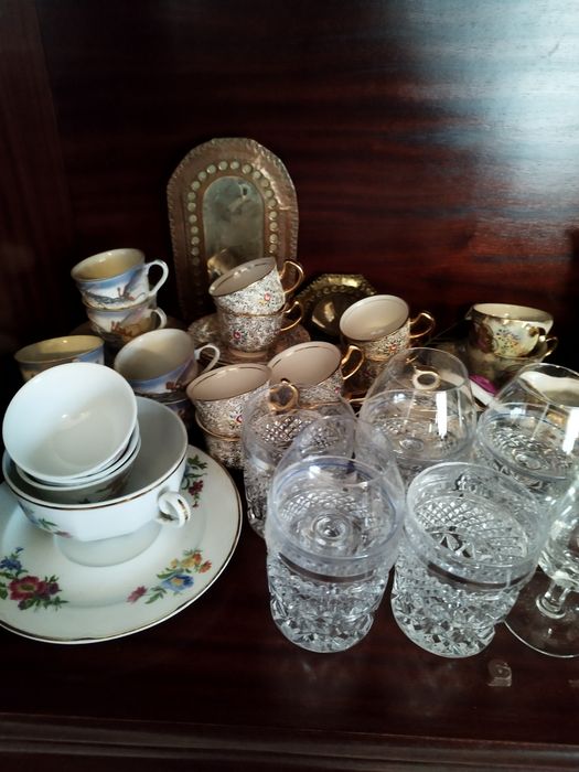 Porcelanas e cristais antigos